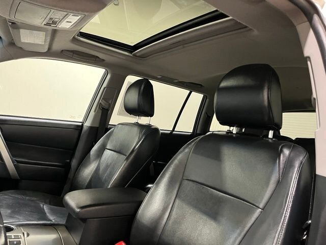 
 2013 Toyota Highlander SE full									