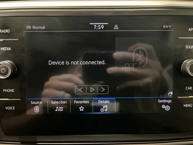 
 2021 Volkswagen Atlas 3.6L V6 SE w/Technology full									