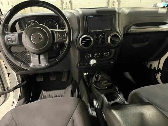 
 2016 Jeep Wrangler Unlimited Sport full									