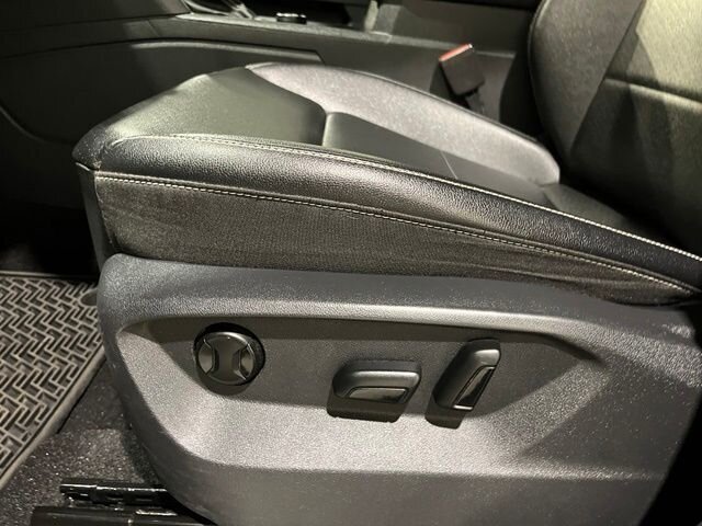 
 2021 Volkswagen Atlas 3.6L V6 SE w/Technology full									