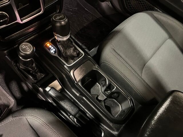 
 2019 Jeep Wrangler Sport full									