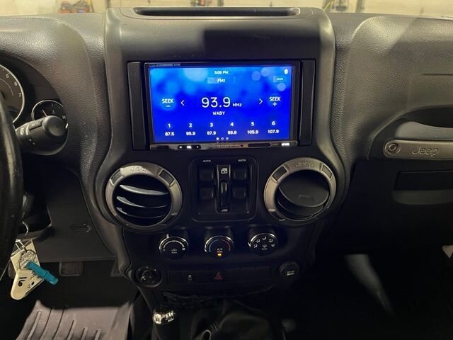 
 2016 Jeep Wrangler Unlimited Sport full									