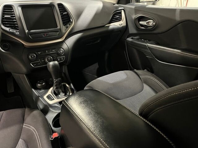 
 2015 Jeep Cherokee Latitude full									