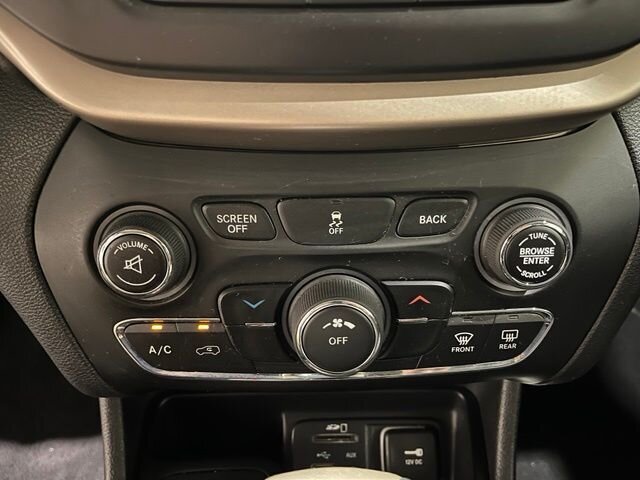 
 2015 Jeep Cherokee Latitude full									