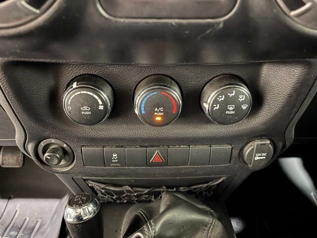 
 2016 Jeep Wrangler Unlimited Sport full									