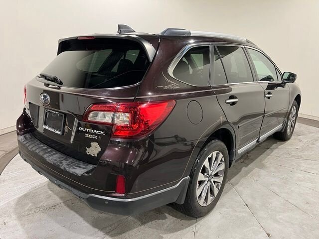 
 2017 Subaru Outback 3.6R Touring full									