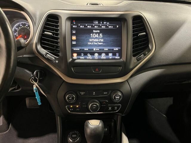 
 2015 Jeep Cherokee Latitude full									