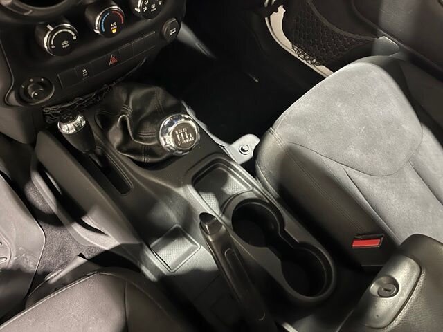 
 2016 Jeep Wrangler Unlimited Sport full									