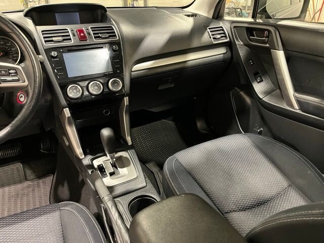 
 2016 Subaru Forester 2.5i Premium full									