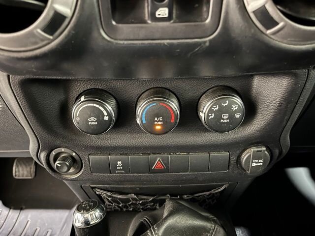 
 2016 Jeep Wrangler Unlimited Sport full									