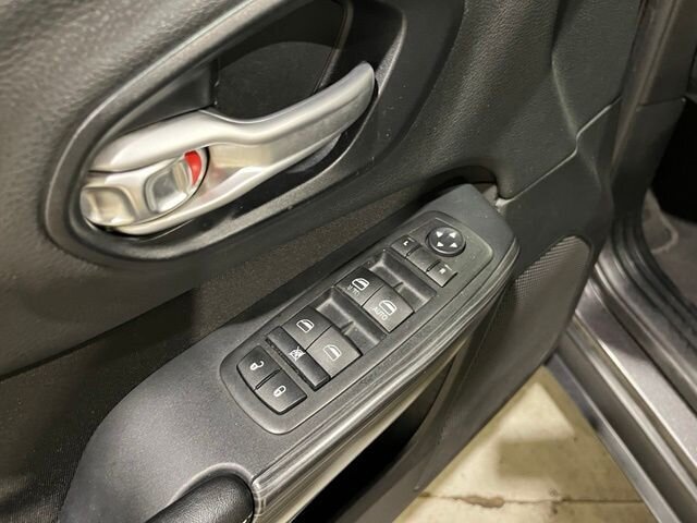 
 2015 Jeep Cherokee Latitude full									
