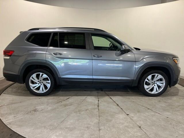 
 2021 Volkswagen Atlas 3.6L V6 SE w/Technology full									