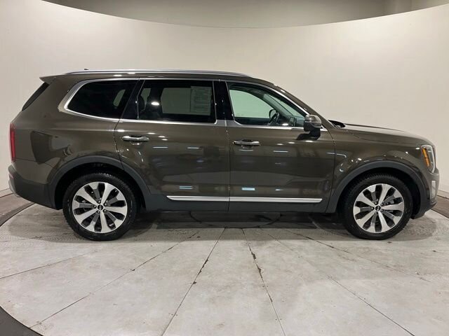 
 2020 Kia Telluride S full									