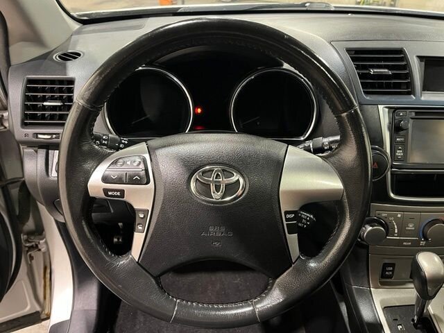 
 2013 Toyota Highlander SE full									