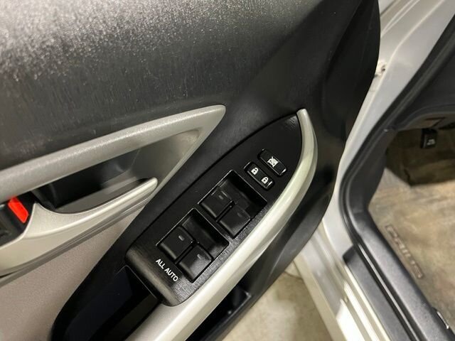 
 2014 Toyota Prius Two full									