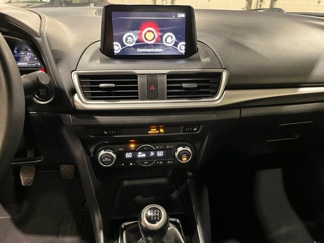
 2018 Mazda Mazda3 Touring full									