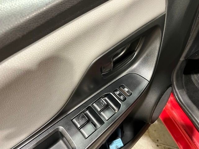 
 2015 Toyota Yaris L full									