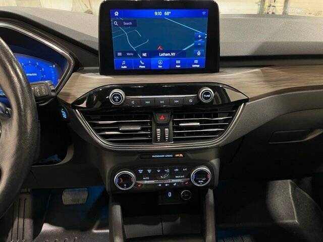 
 2020 Ford Escape Titanium full									