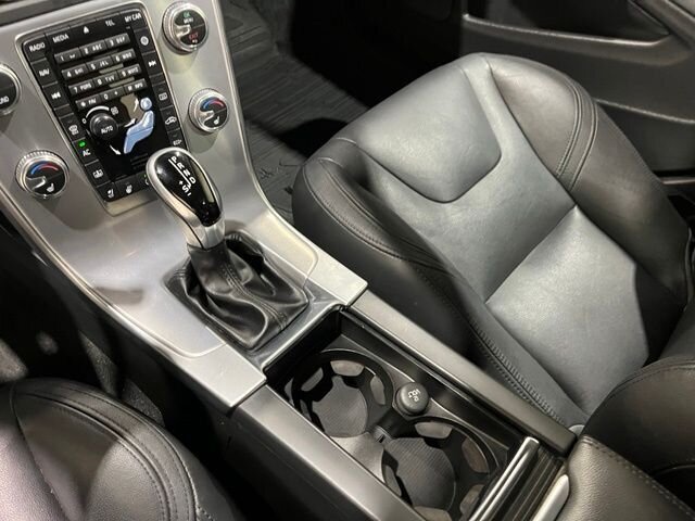 
 2018 Volvo S60 T5 Platinum full									