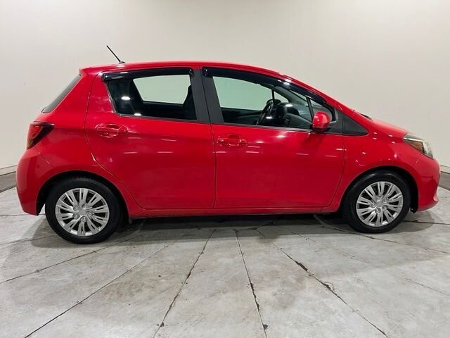 
 2015 Toyota Yaris L full									