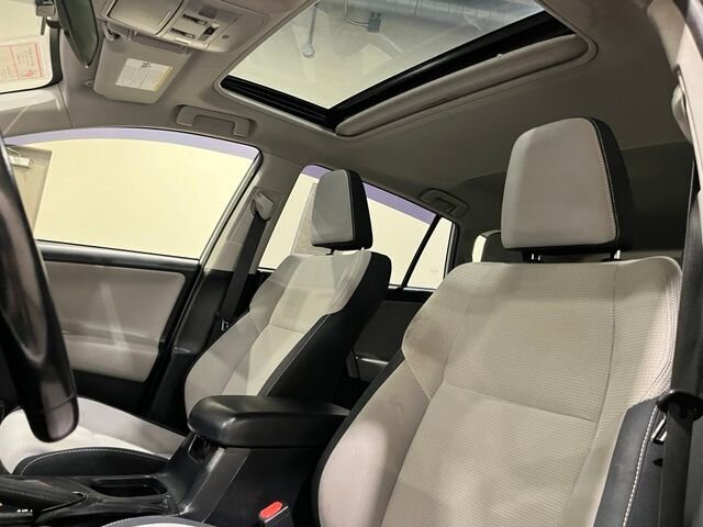 
 2017 Toyota RAV4 XLE full									