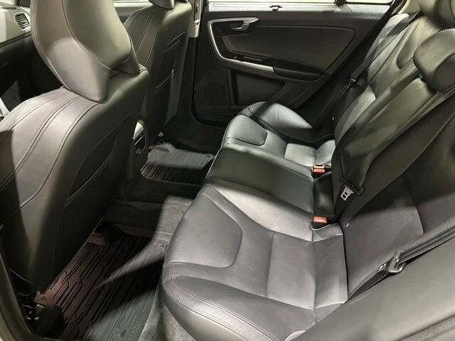 
 2018 Volvo S60 T5 Platinum full									