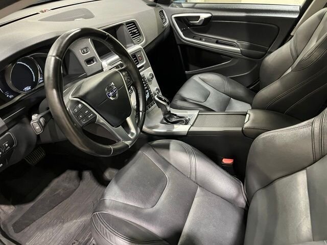
 2018 Volvo S60 T5 Platinum full									