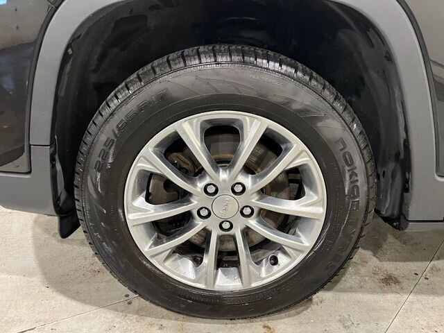 
 2019 Jeep Cherokee Latitude Plus full									