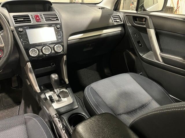 
 2016 Subaru Forester 2.5i Premium full									