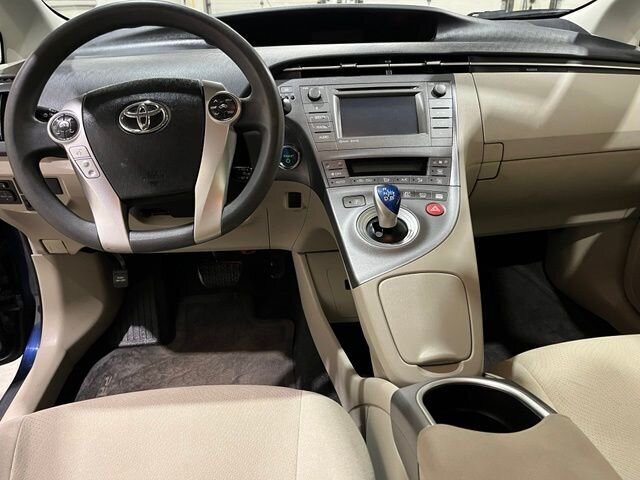 
 2013 Toyota Prius Three full									