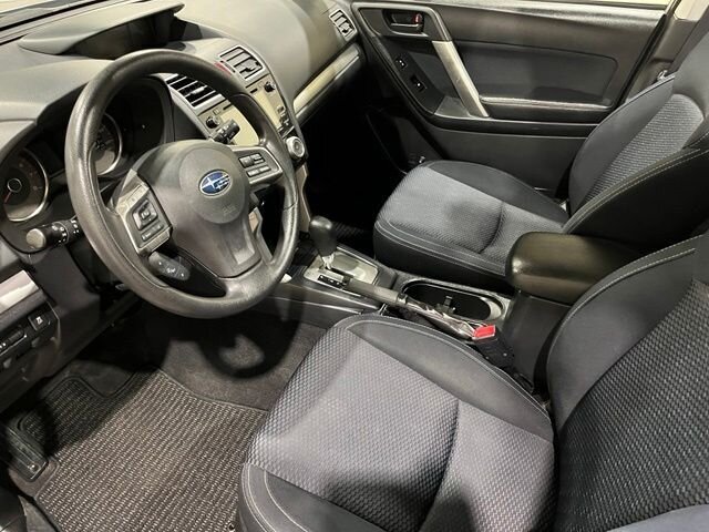 
 2016 Subaru Forester 2.5i Premium full									