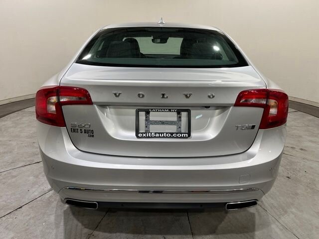
 2018 Volvo S60 T5 Platinum full									