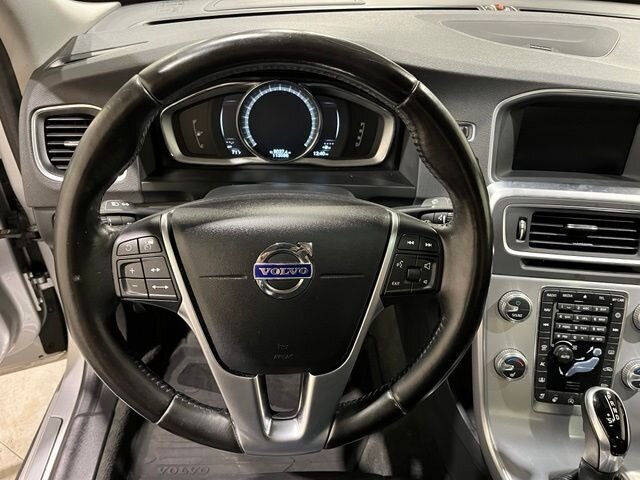 
 2018 Volvo S60 T5 Platinum full									