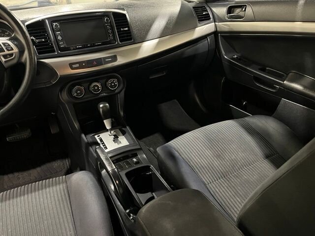 
 2014 Mitsubishi Lancer SE full									