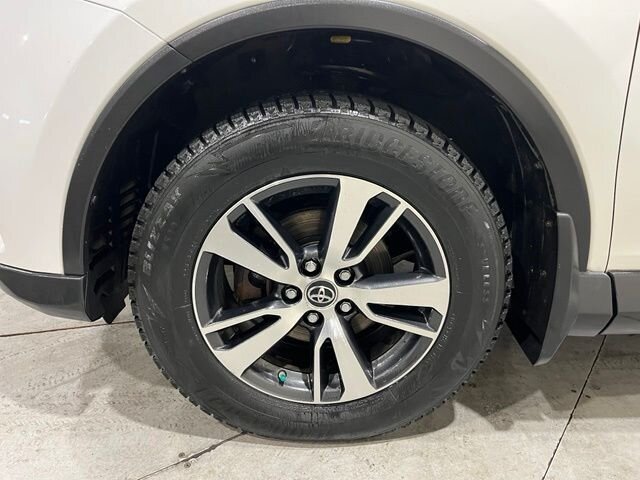 
 2017 Toyota RAV4 XLE full									