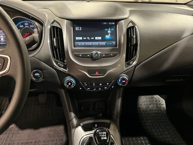 
 2017 Chevrolet Cruze LT full									