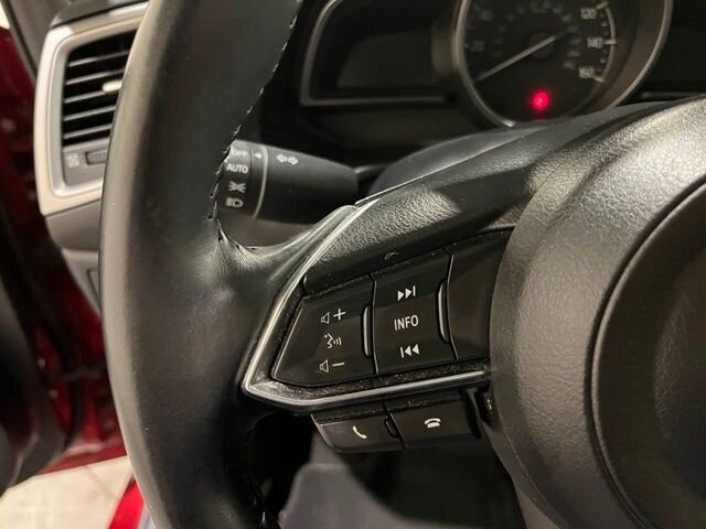 
 2018 Mazda Mazda3 Touring full									