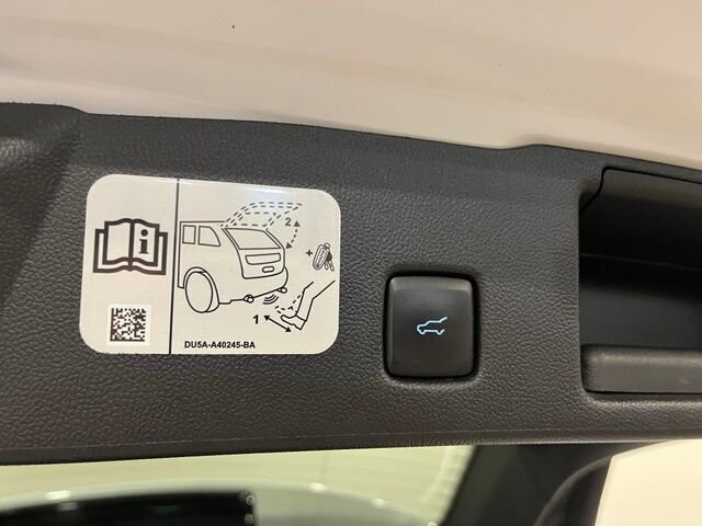 
 2020 Ford Escape Titanium full									