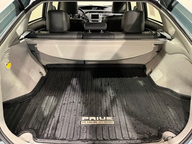 
 2015 Toyota Prius Plug-in Hybrid Advanced full									