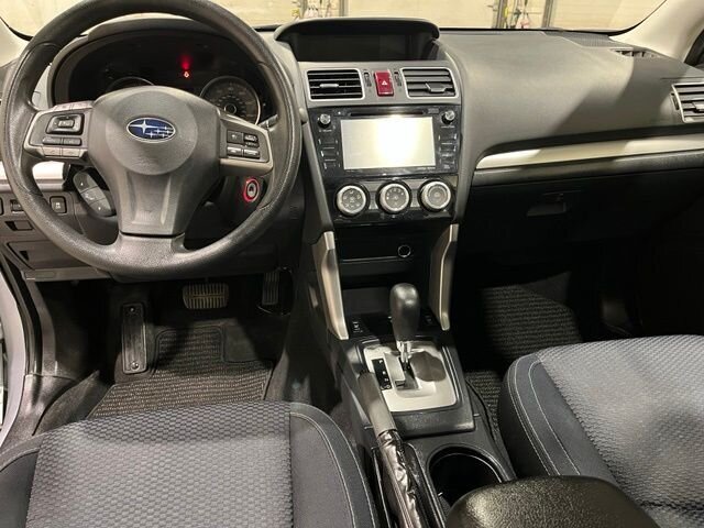 
 2016 Subaru Forester 2.5i Premium full									