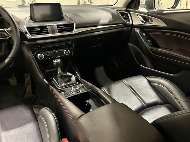 
 2018 Mazda Mazda3 Touring full									