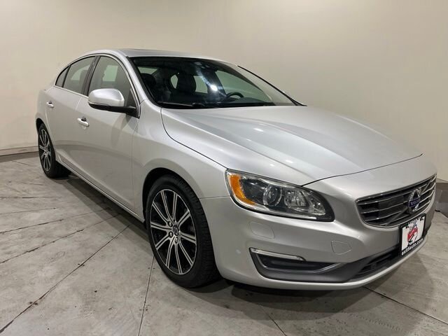 
 2018 Volvo S60 T5 Platinum full									