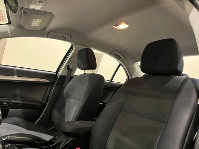 
 2014 Mitsubishi Lancer SE full									