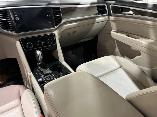 
 2019 Volkswagen Atlas 3.6L V6 SE w/Technology full									