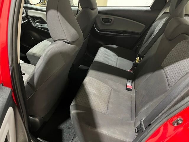 
 2015 Toyota Yaris L full									