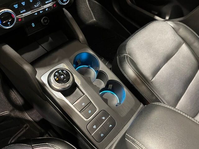 
 2020 Ford Escape Titanium full									