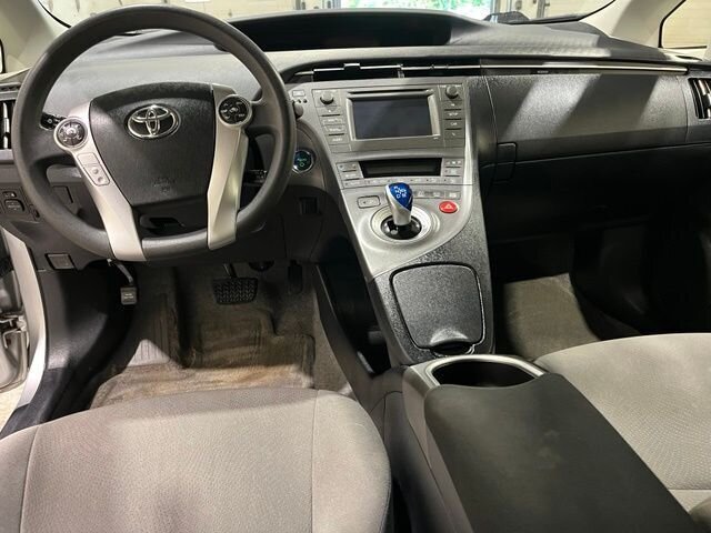 
 2014 Toyota Prius Two full									