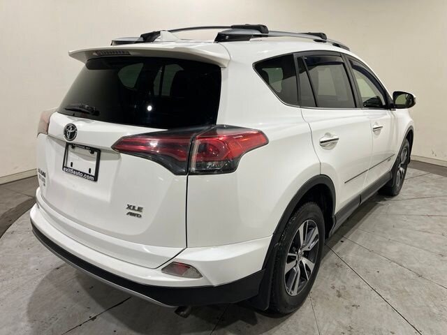 
 2017 Toyota RAV4 XLE full									