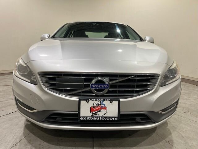 
 2018 Volvo S60 T5 Platinum full									