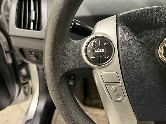 
 2014 Toyota Prius Two full									